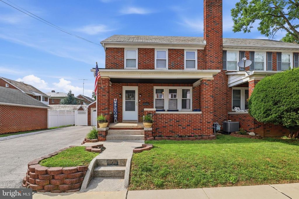 309 W WALNUT ST, Hanover, PA 17331