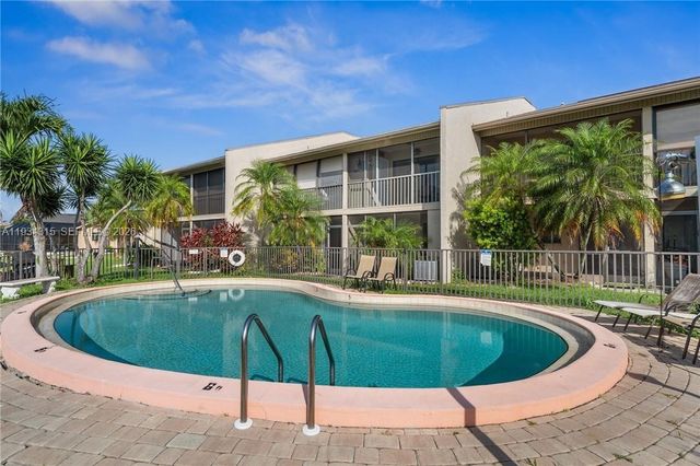 4803 SW Santa Barbara Ct 8, Cape Coral, FL 33914