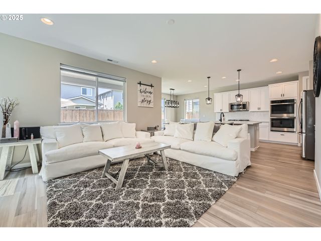 27621 Sw ALDER Ln, Wilsonville, OR 97070