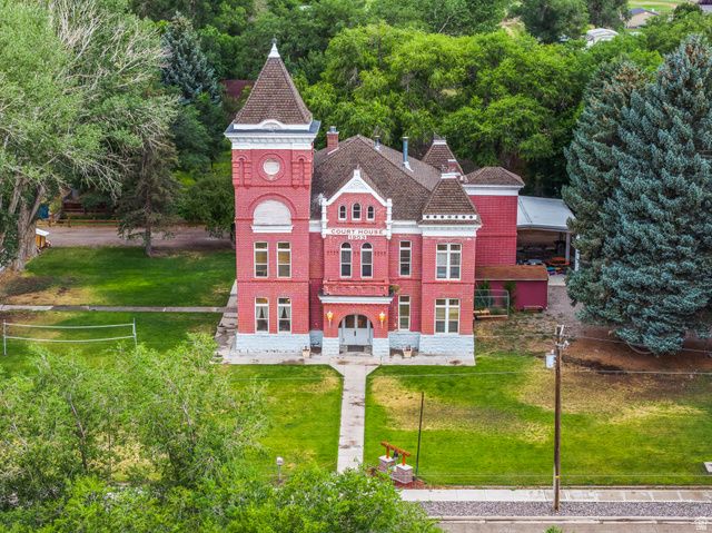 21 N MAIN ST, Junction, UT 84740