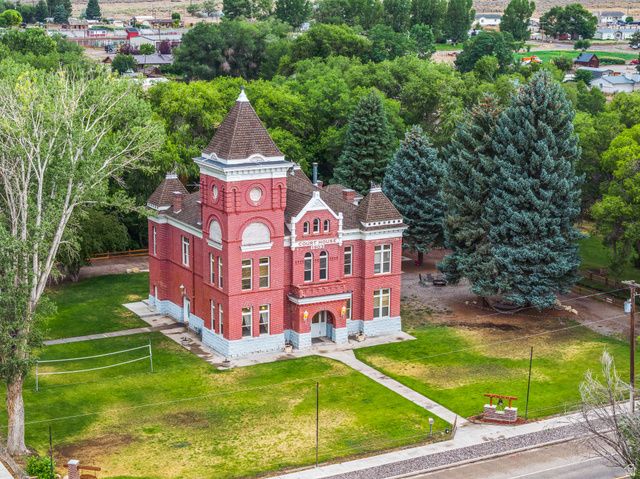 21 N MAIN ST, Junction, UT 84740