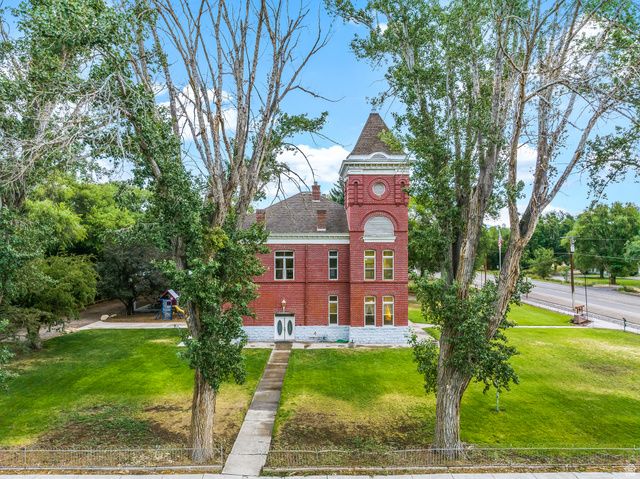 21 N MAIN ST, Junction, UT 84740