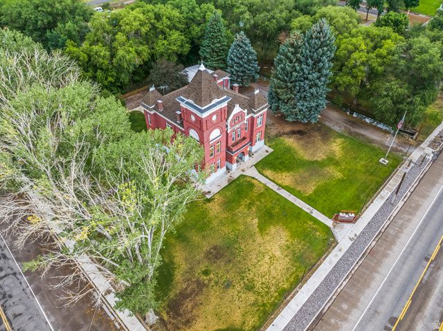 21 N MAIN ST, Junction, UT 84740