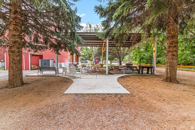 21 N MAIN ST, Junction, UT 84740