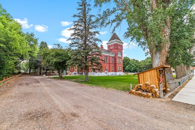 21 N MAIN ST, Junction, UT 84740