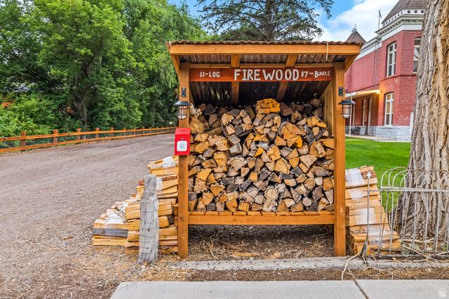 21 N MAIN ST, Junction, UT 84740