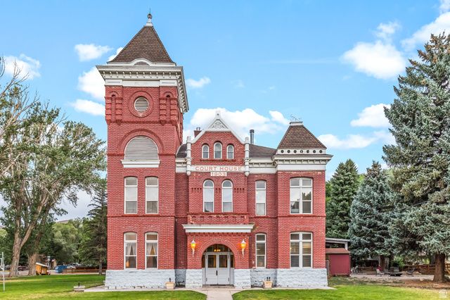 21 N MAIN ST, Junction, UT 84740