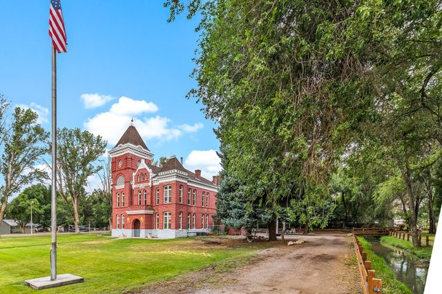 21 N MAIN ST, Junction, UT 84740