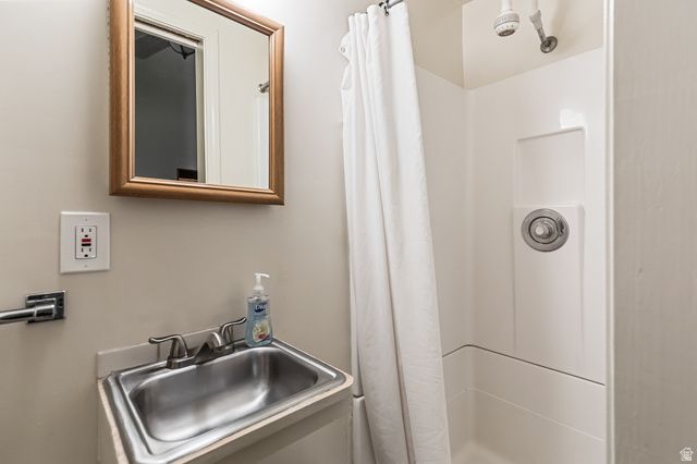 21 N MAIN ST, Junction, UT 84740