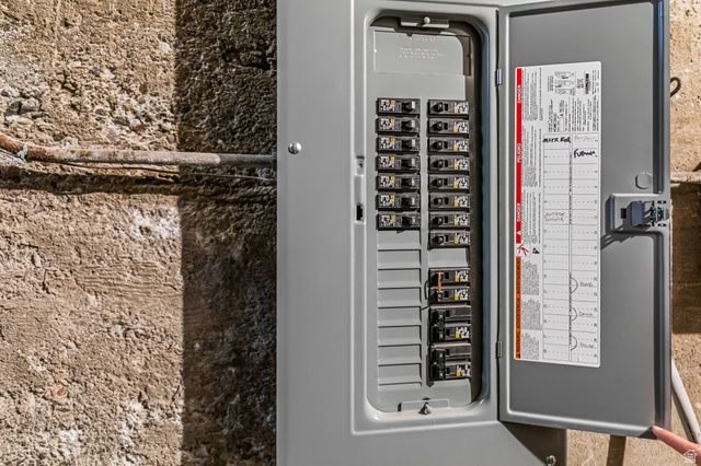 21 N MAIN ST, Junction, UT 84740