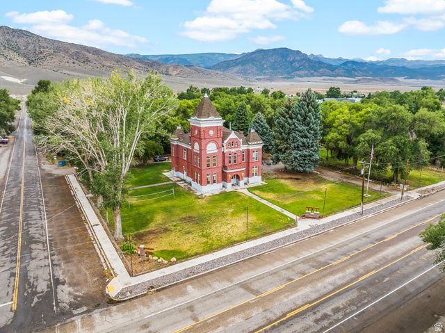 21 N MAIN ST, Junction, UT 84740