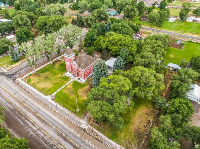 21 N MAIN ST, Junction, UT 84740