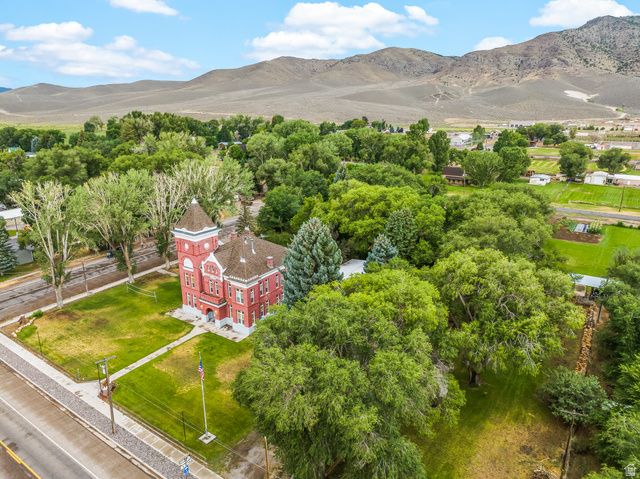 21 N MAIN ST, Junction, UT 84740