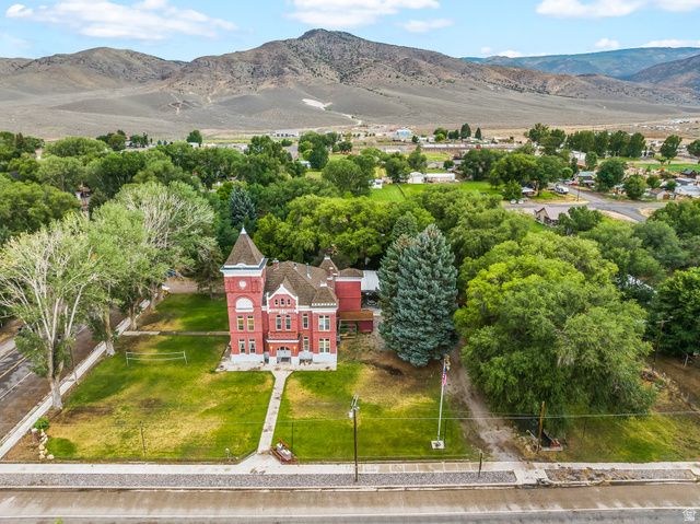 21 N MAIN ST, Junction, UT 84740
