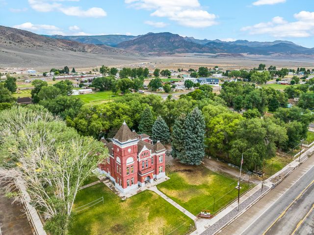 21 N MAIN ST, Junction, UT 84740