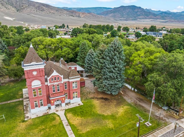21 N MAIN ST, Junction, UT 84740