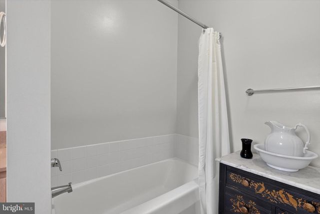 162 LEONARD LN, Harrisburg, PA 17111