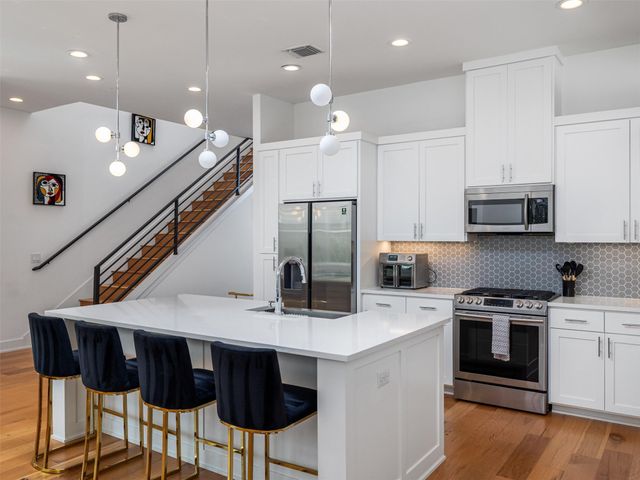 6401 Keegans DR, Austin, TX 78724