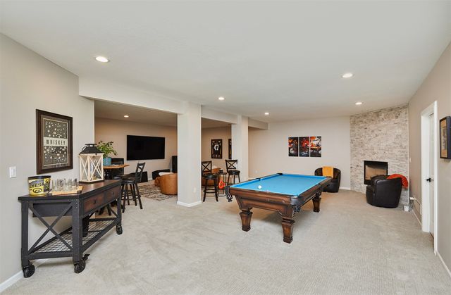 1885 Glen Oaks Drive, West Des Moines, IA 50266