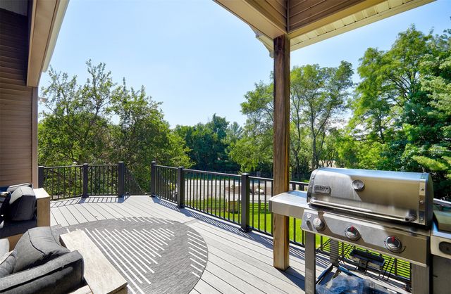 1885 Glen Oaks Drive, West Des Moines, IA 50266
