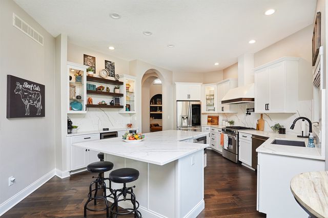 1885 Glen Oaks Drive, West Des Moines, IA 50266