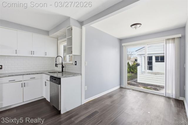 21950 Coolidge Highway, Oak Park, MI 48237