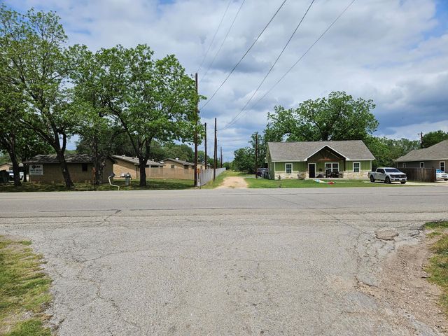 302 San Marcos Highway, Luling, TX 78648