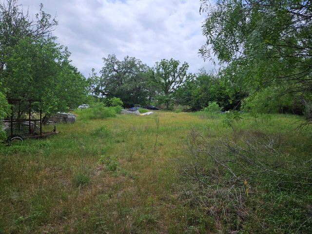 302 San Marcos Highway, Luling, TX 78648