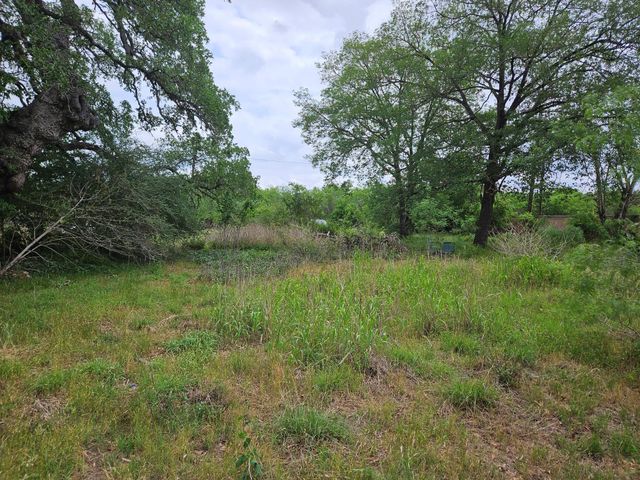 302 San Marcos Highway, Luling, TX 78648