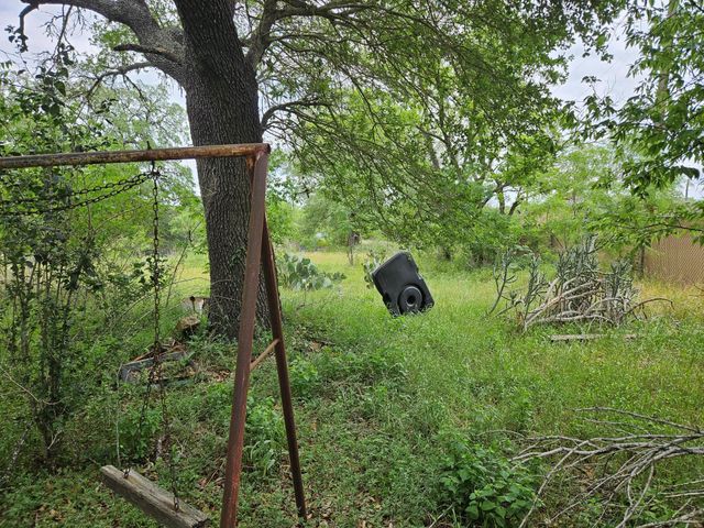 302 San Marcos Highway, Luling, TX 78648
