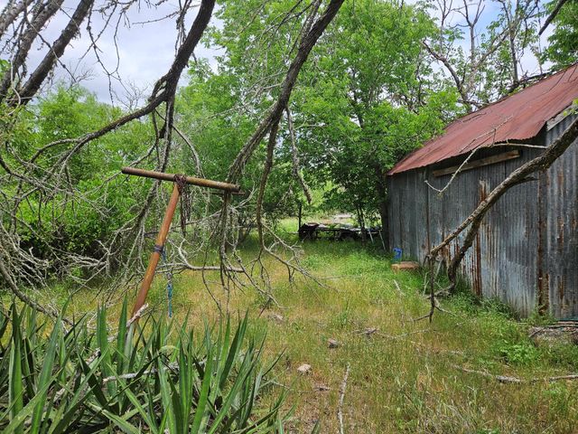 302 San Marcos Highway, Luling, TX 78648