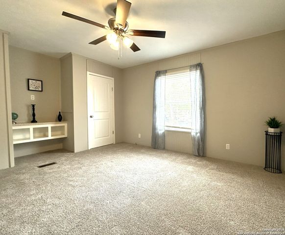 4051 Sutherland Springs, Seguin, TX 78155