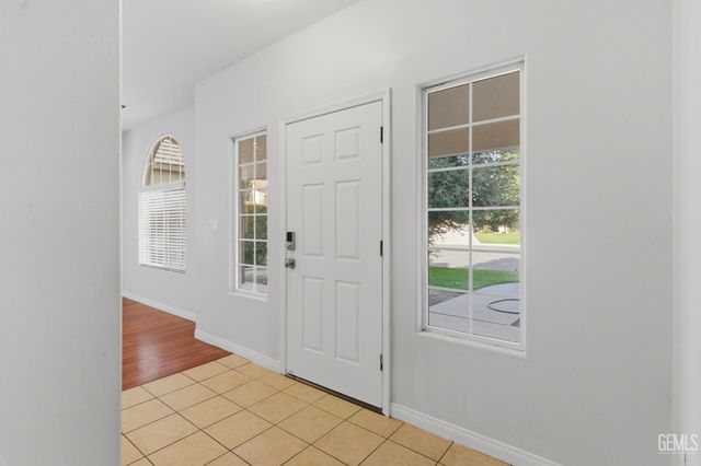 1101 Sayword Court, Bakersfield, CA 93312