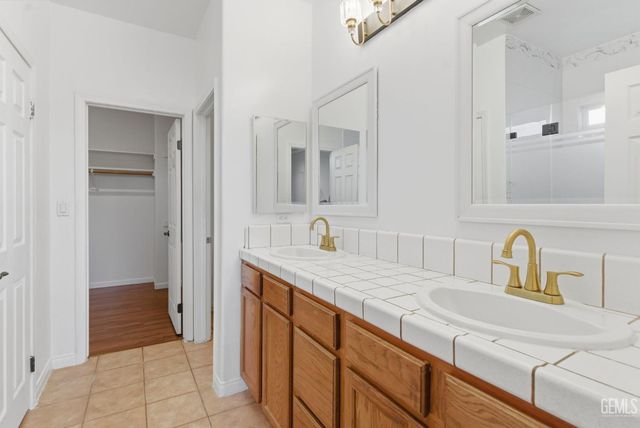 1101 Sayword Court, Bakersfield, CA 93312