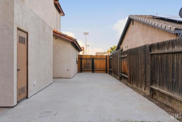 1101 Sayword Court, Bakersfield, CA 93312