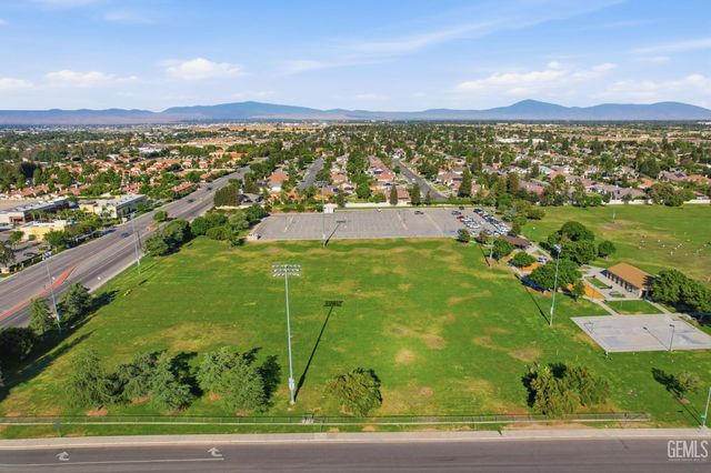 1101 Sayword Court, Bakersfield, CA 93312