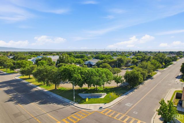 1101 Sayword Court, Bakersfield, CA 93312