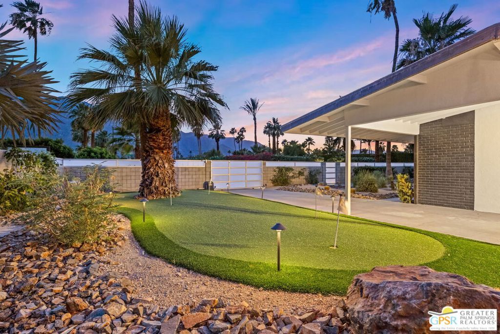 Image 10 of property listing at 242 Cerritos Drive, Palm Springs, CA 92262
