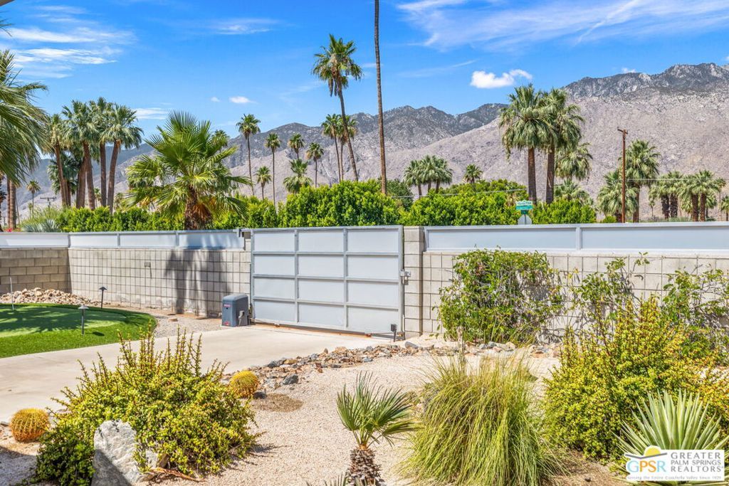 Image 15 of property listing at 242 Cerritos Drive, Palm Springs, CA 92262