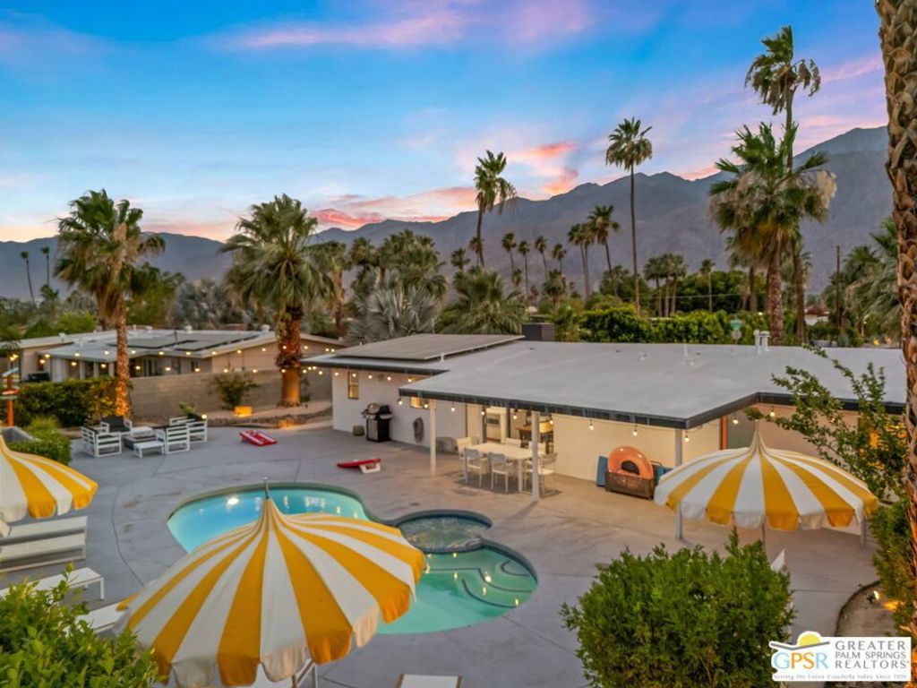 Image 2 of property listing at 242 Cerritos Drive, Palm Springs, CA 92262