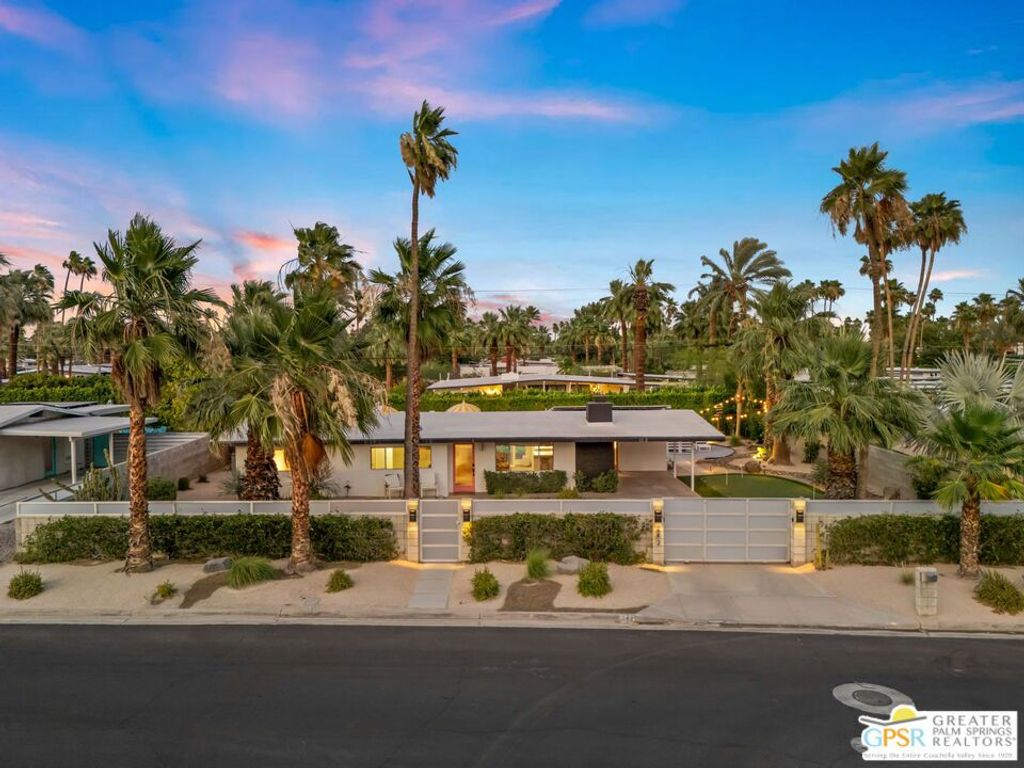 Image 4 of property listing at 242 Cerritos Drive, Palm Springs, CA 92262