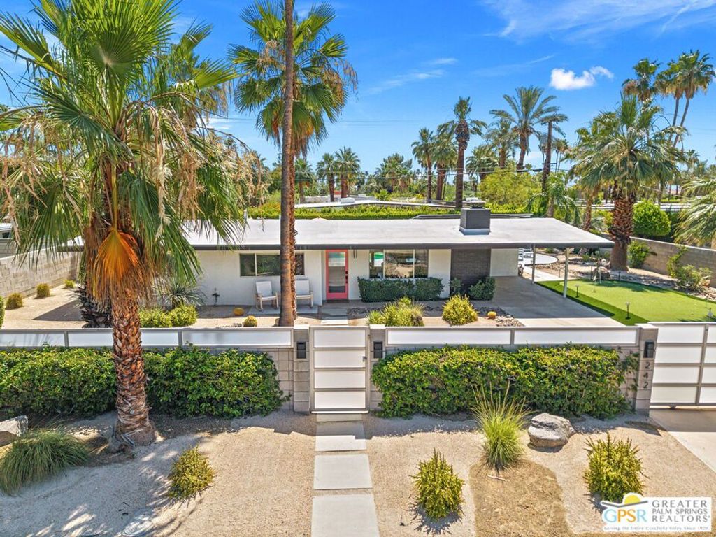 Image 5 of property listing at 242 Cerritos Drive, Palm Springs, CA 92262