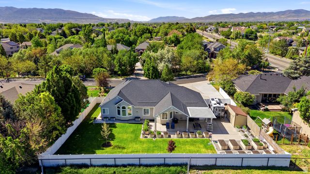 1274 W CHAPEL RIDGE DR, South Jordan, UT 84095
