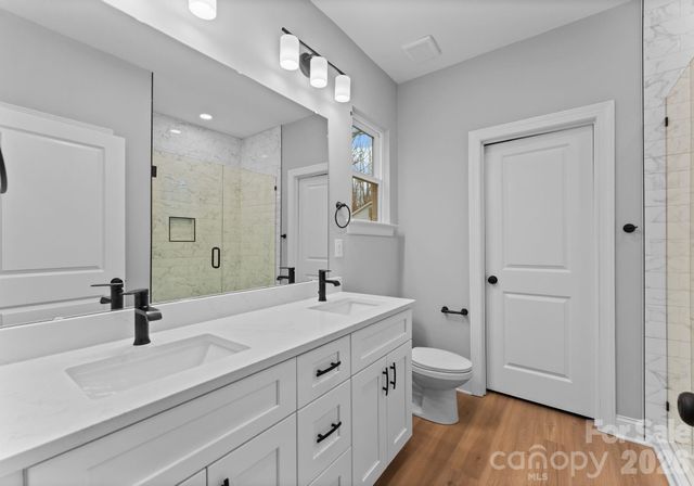 8823 Dogwood Drive, Charlotte, NC 28215