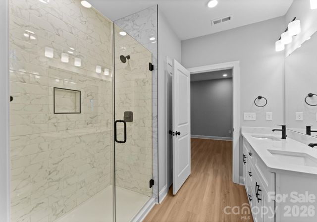 8823 Dogwood Drive, Charlotte, NC 28215