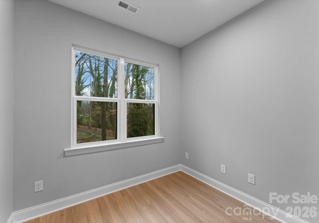 8823 Dogwood Drive, Charlotte, NC 28215