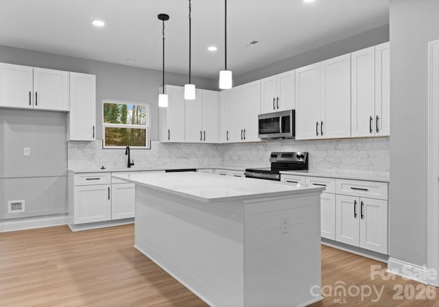 8823 Dogwood Drive, Charlotte, NC 28215