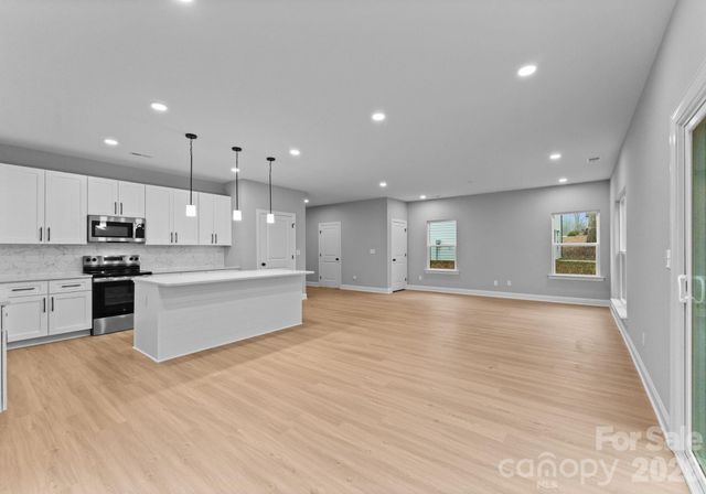 8823 Dogwood Drive, Charlotte, NC 28215