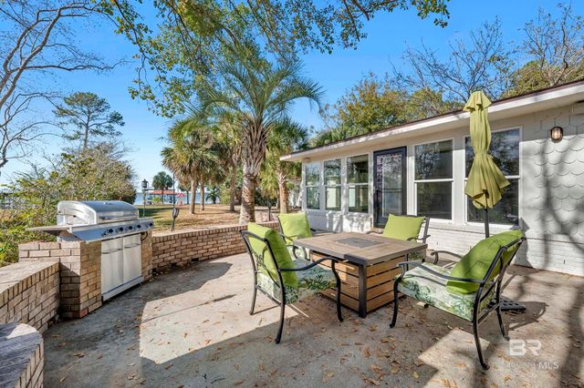 7789 Bayshore Drive, Elberta, AL 36530