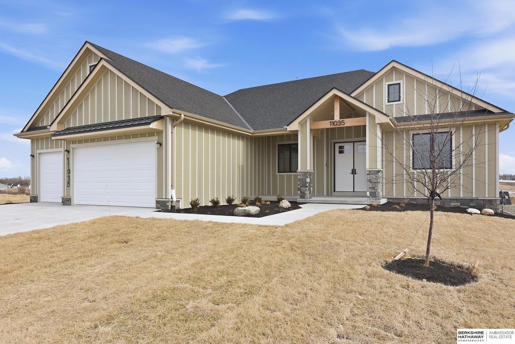 11035 S 220th Street, Gretna, NE 68028